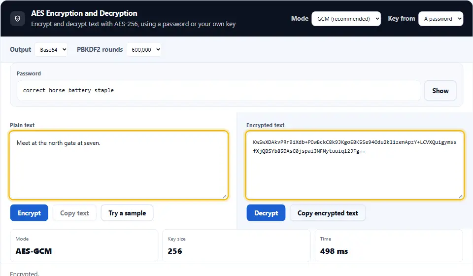Herramienta de cifrado AES cifrando un mensaje corto con contraseña en modo GCM, con el resultado Base64 en la otra casilla