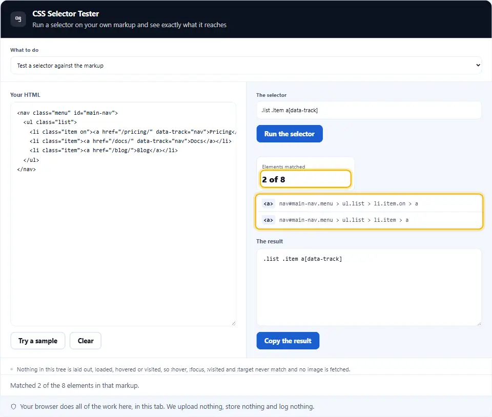 Schermata del tester di selettori CSS in modalità corrispondenza: un frammento di navigazione incollato a sinistra che contiene tre elementi di elenco, il selettore .list .item a[data-track] a destra, un conteggio che recita 2 di 8, e i due link raggiunti elencati sotto, ognuno con il proprio percorso lungo l’albero così da poter distinguere la coppia