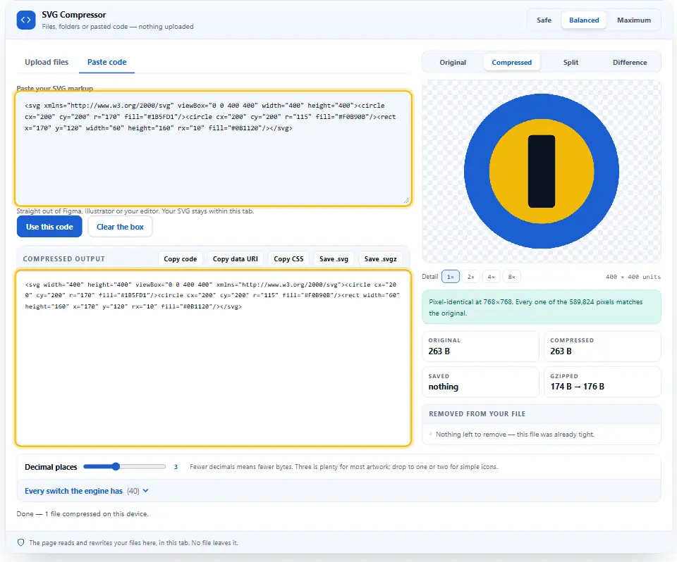 Compressore SVG in modalità codice, con il markup SVG incollato a sinistra e il markup pulito e più piccolo a destra